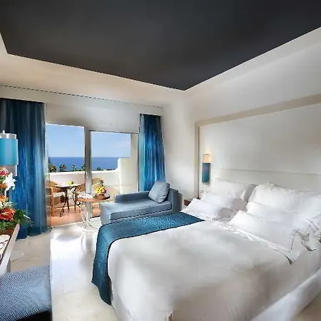 Tropical Hotel