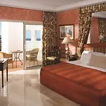 Tropical فندق 3*