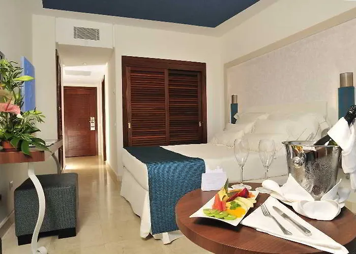 Tropical 푸에르토 드 라 크루즈