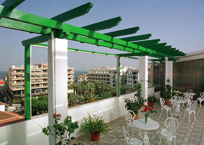 Tropical מלון 3*