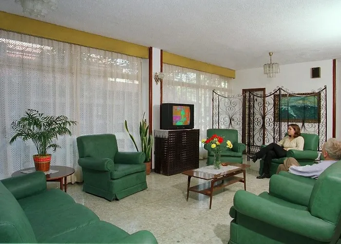 Tropical מלון 3*